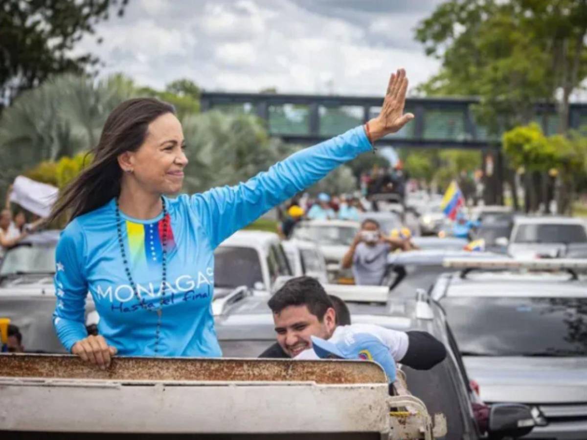 Una ruta secreta y un mensaje confirmando su paradero: ¿Cómo salió María Corina Machado de Venezuela?