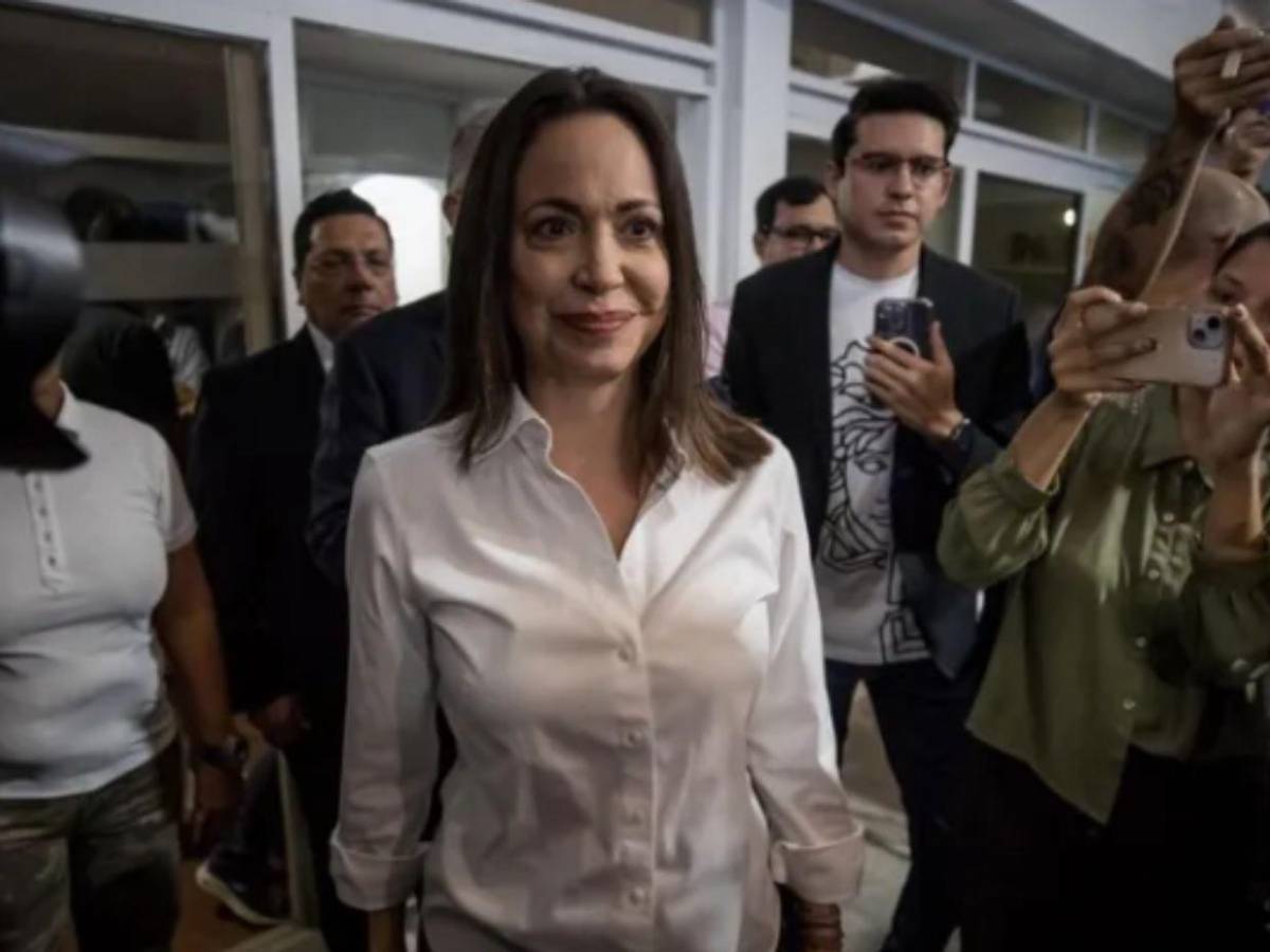 Una ruta secreta y un mensaje confirmando su paradero: ¿Cómo salió María Corina Machado de Venezuela?