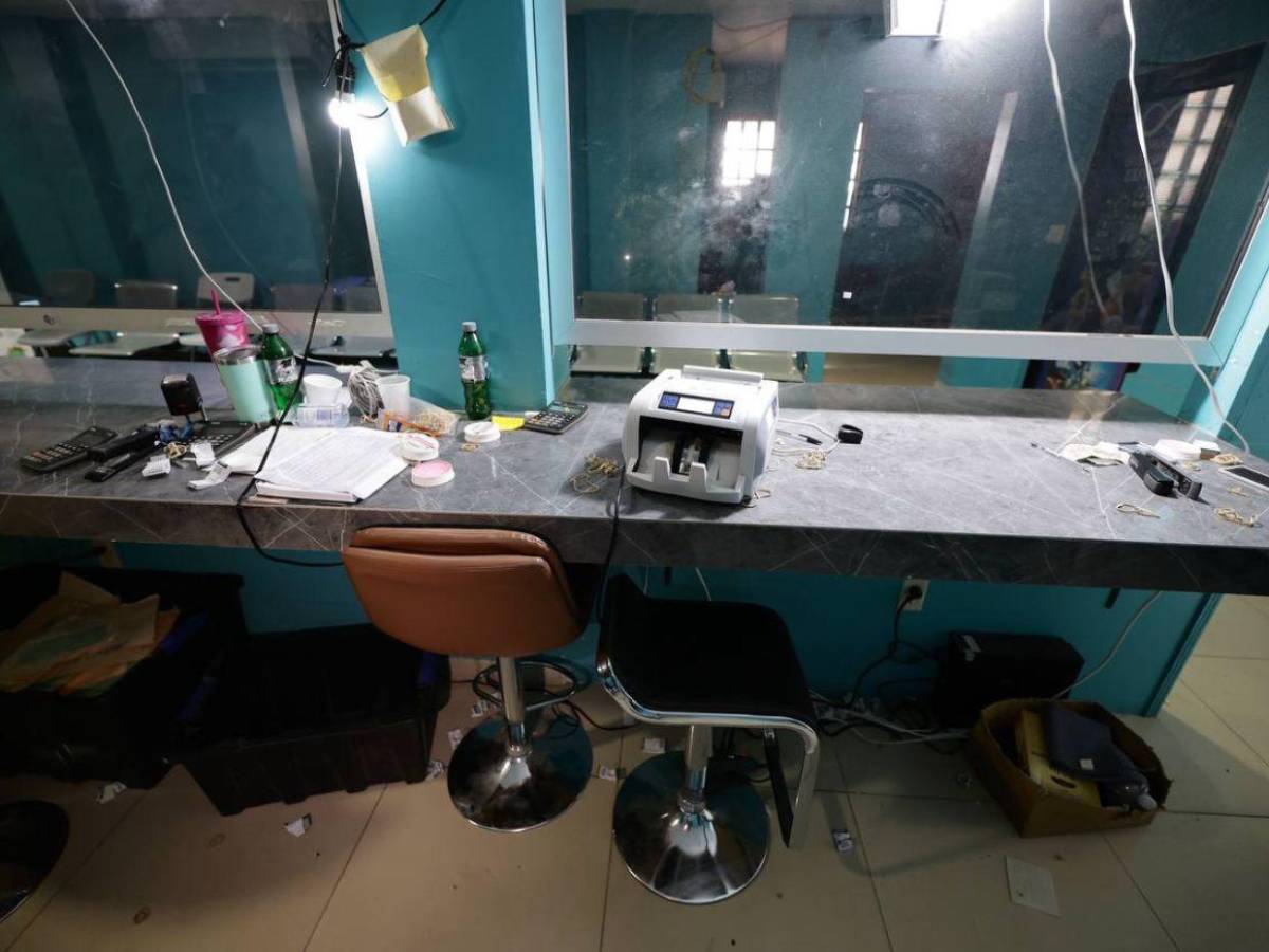 En el techo de oficina de Iván Velásquez hallan 1.8 millones de lempiras