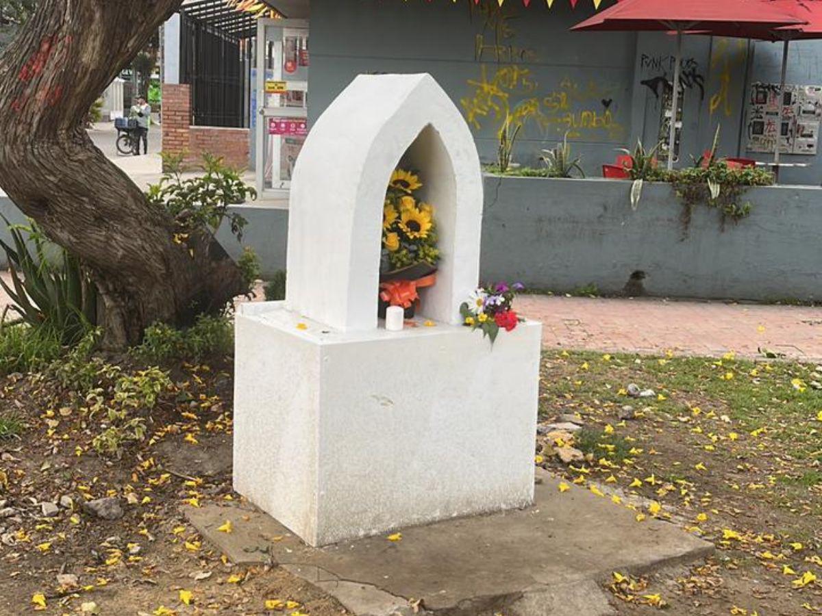 Flores, velas y unidad: Bogotá rinde homenaje a Miguel Uribe Turbay
