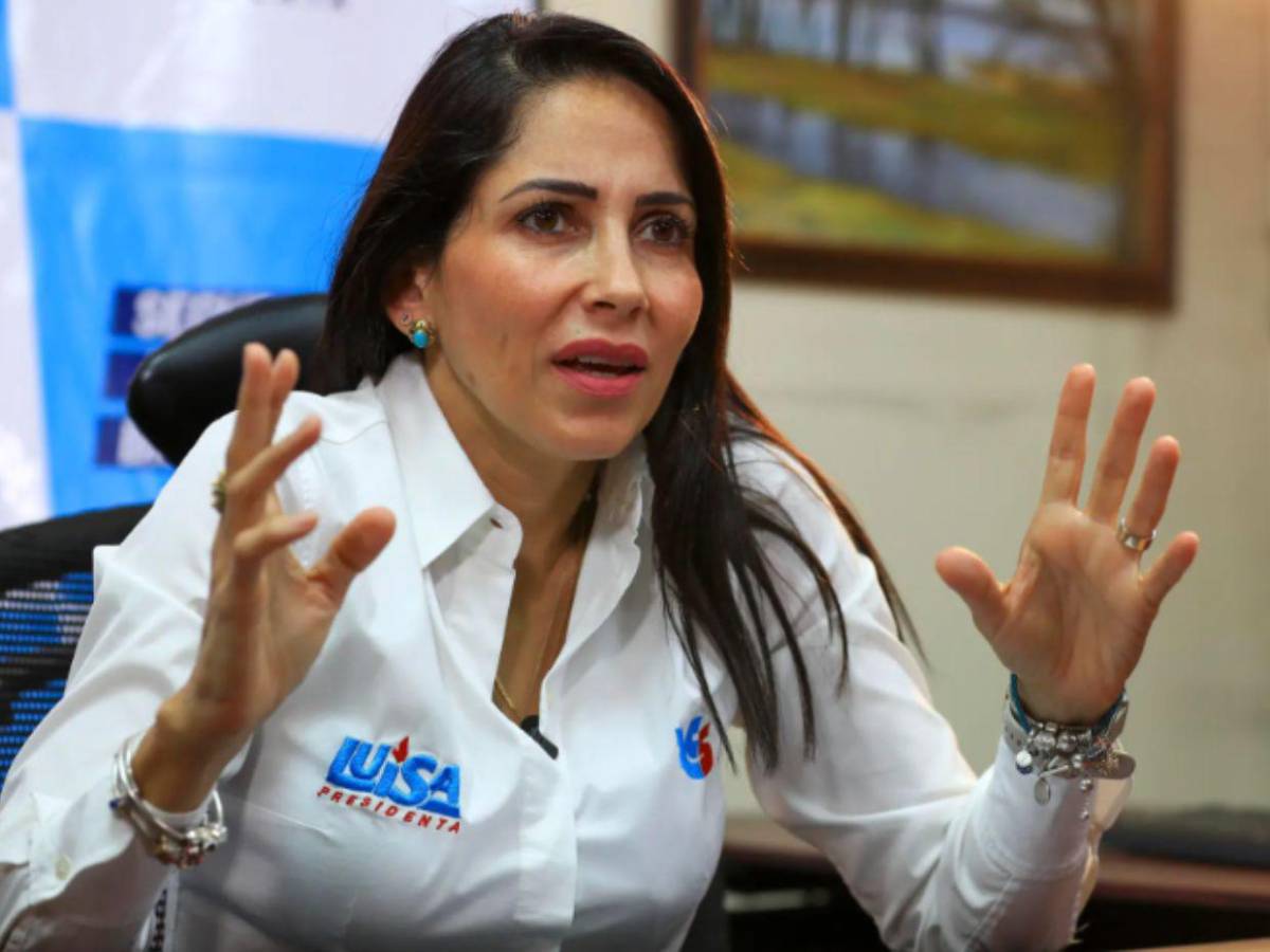 Elecciones en Ecuador: Noboa vota sin dar declaraciones y González denuncia “irregularidades”