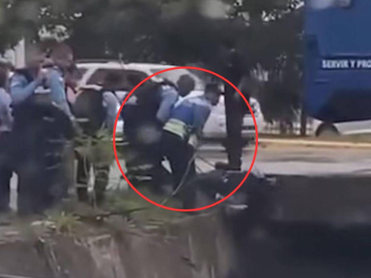 Cuadro a cuadro: captan momento donde inspector Kevin Pérez rescata al niño Miguel Umaña