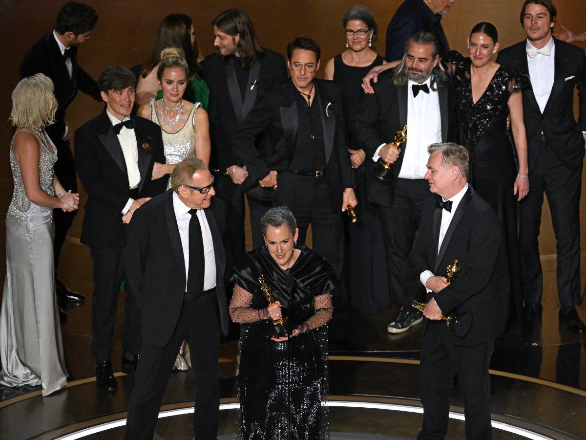 “Oppenheimer” gana el premio a mejor película del año en los Oscar