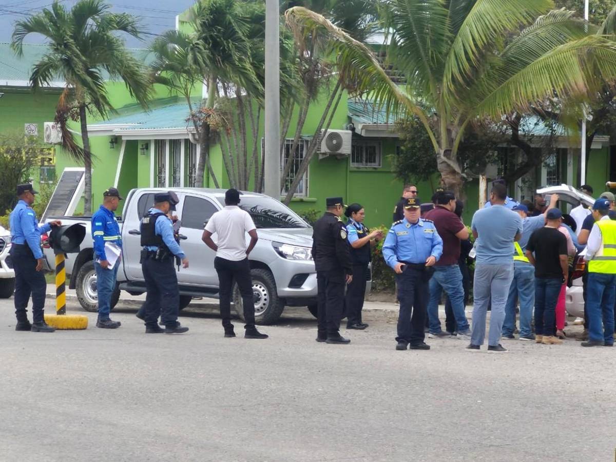 Con un millón de lempiras embalados capturan a tres hombres en muelle de cabotaje de La Ceiba