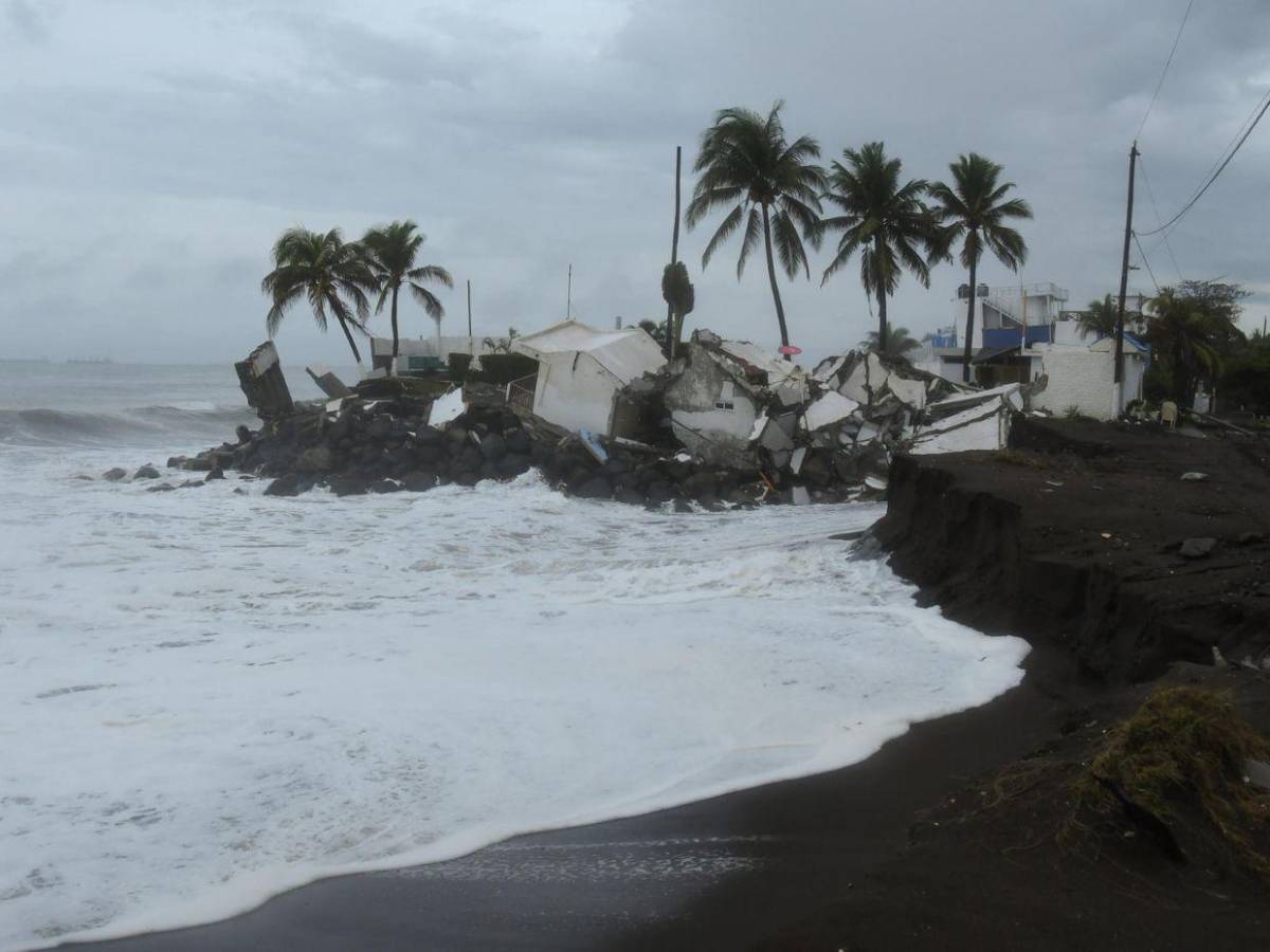 Evacuaciones, inundaciones y casas destruidas deja a su paso la tormenta Cristina