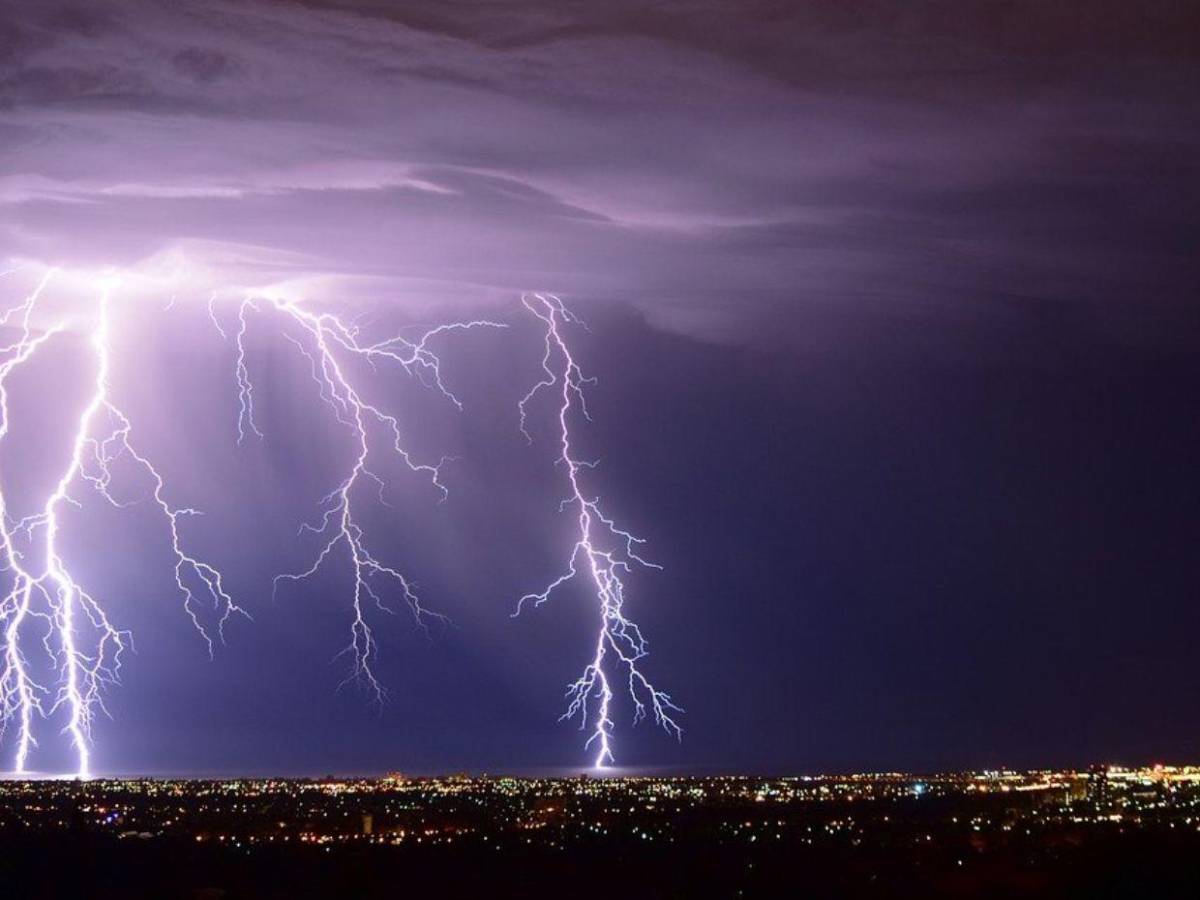Onda tropical dejará lluvias con actividad eléctrica: ¿cuándo ingresa y qué departamentos afectará?