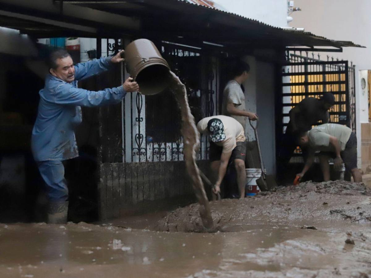 Lluvias dejan estragos en México: 64 muertos y 65 desaparecidos