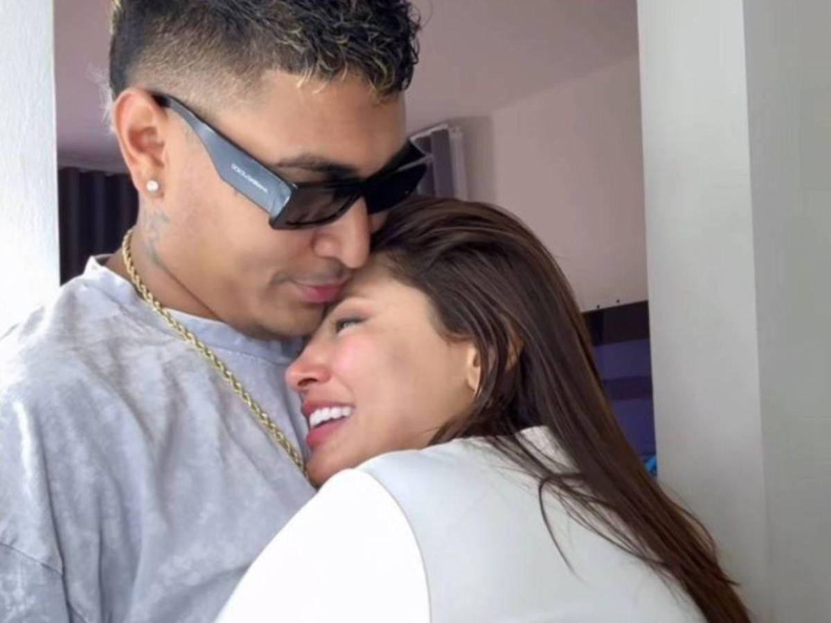 ¡Con la camiseta de Supremo! Así llegó Milagro Flores para el partido de tiktokers