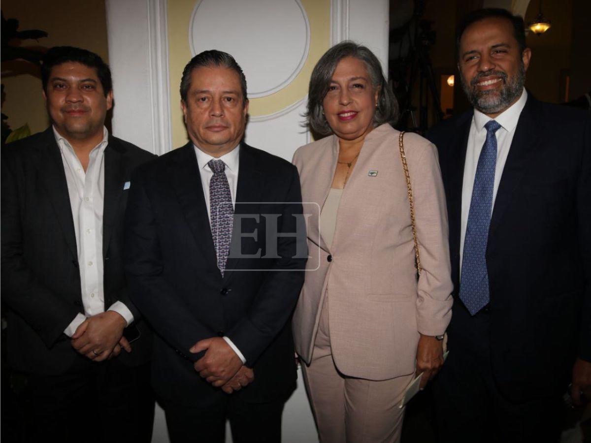 Exalcaldes, expresidentes y figuras políticas acompañaron a Juan Diego Zelaya