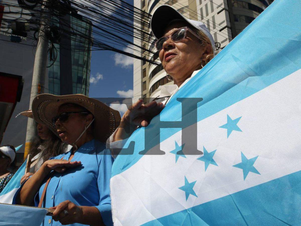 Con oraciones, cánticos y lágrimas finaliza la caminata de las iglesias en Tegucigalpa