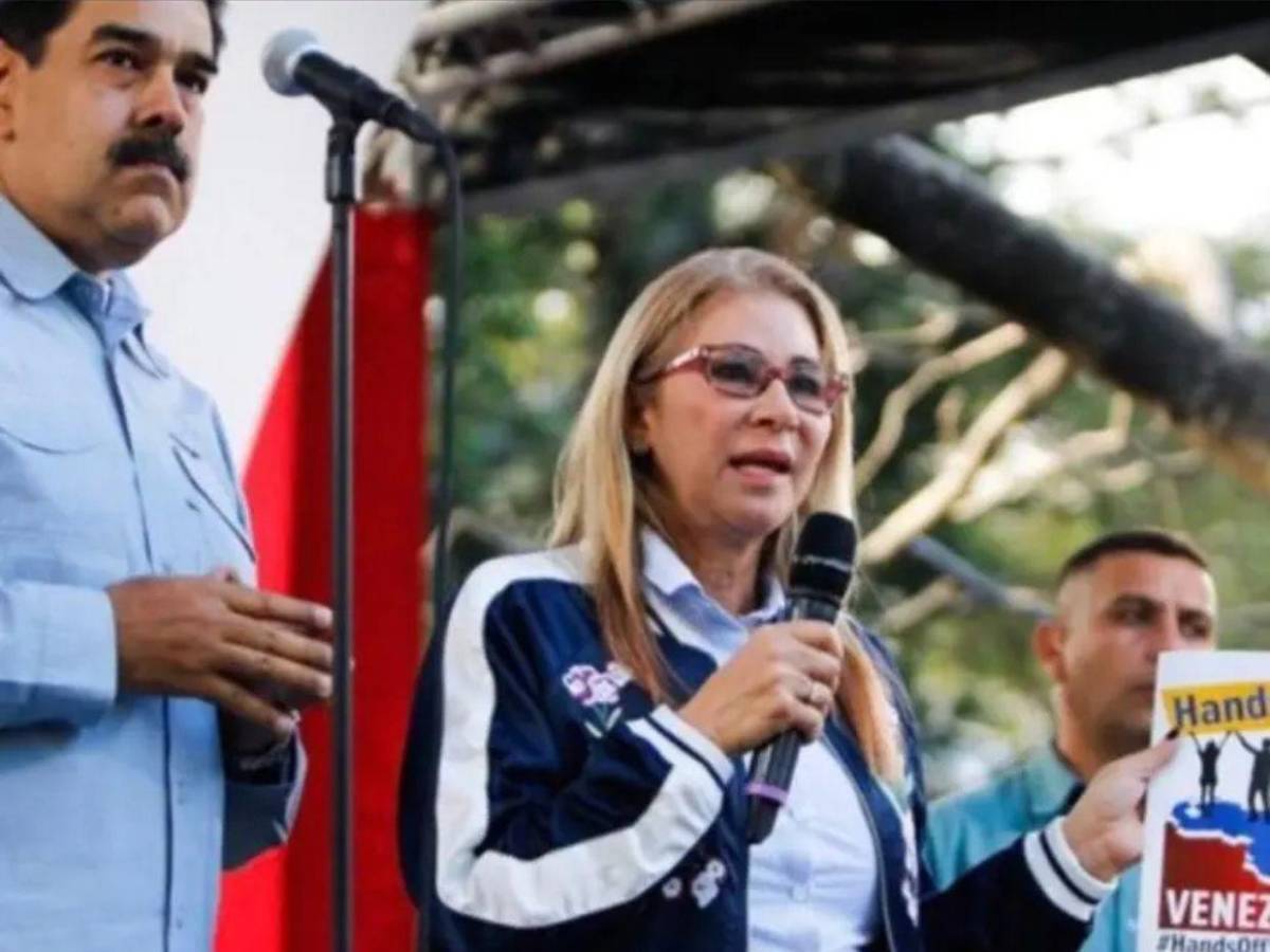 “Aceptó cientos de miles de dólares en sobornos”: De esto acusan a la esposa de Maduro