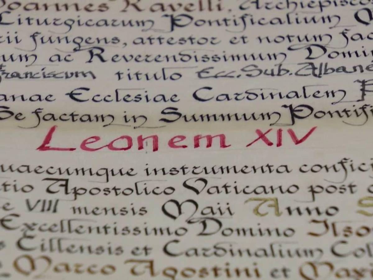 Retrato, firma y escudo: el Vaticano publica los nuevos símbolos de León XIV