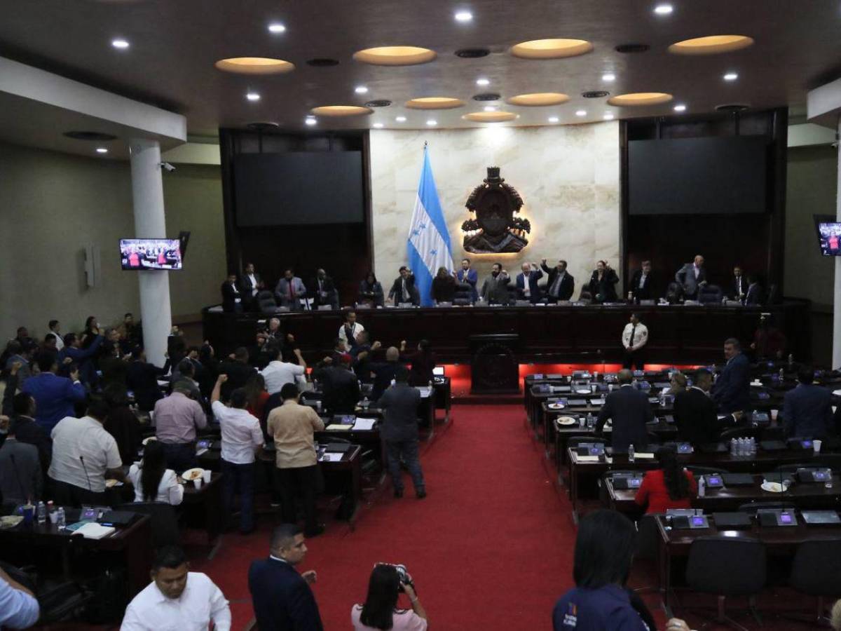 Con una oposición ausente, el Congreso aprueba Presupuesto General de 2025