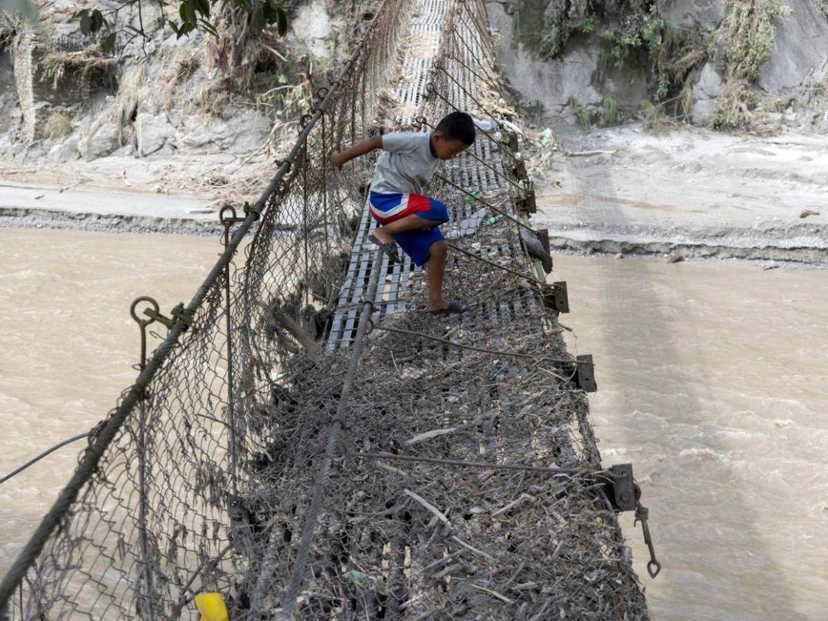 Destrucción en Nepal: riada suma más de 800 muertos y llegan rescatistas internacionales