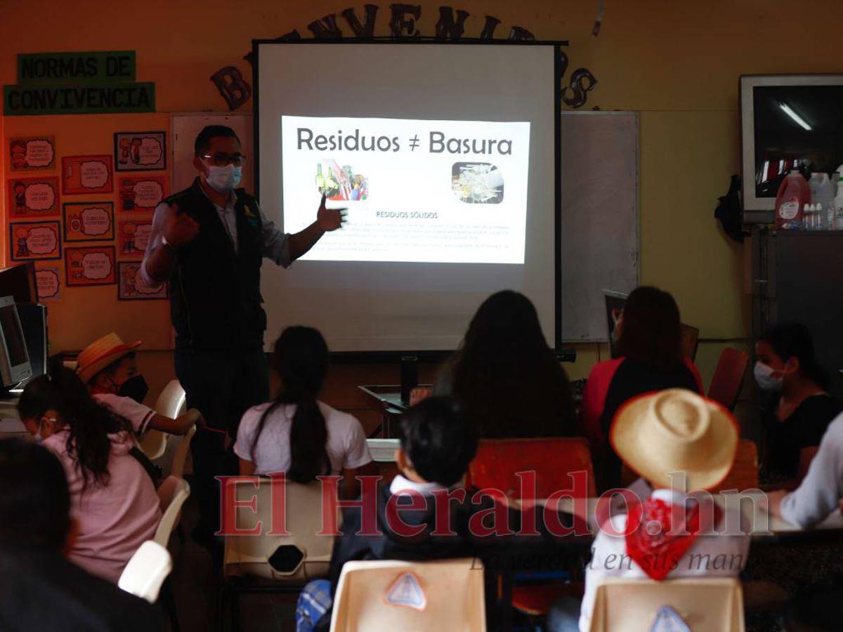 Qué hacer con los residuos que se recolectan en la casa y escuela fue parte de los temas impartidos en la charla.