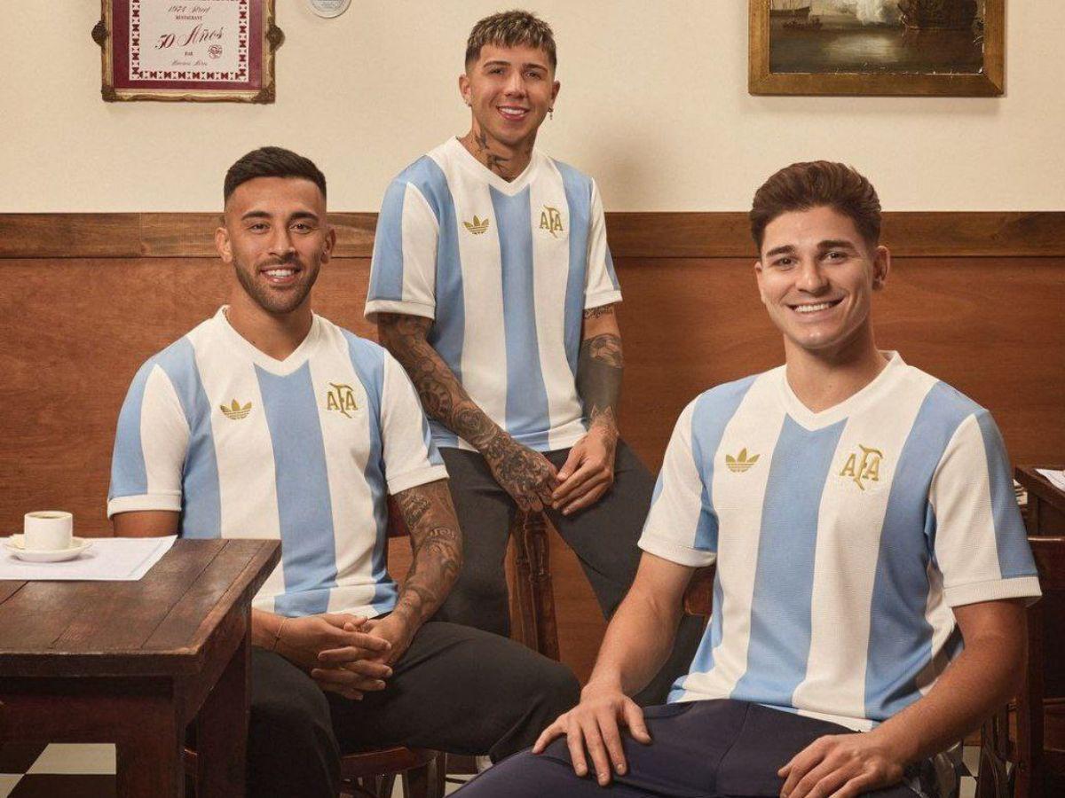 A lo retro, Argentina presenta su nueva camiseta inspirada en el Mundial de 1974 A lo retro, Argentina presenta su nueva camiseta inspirada en el Mundial de 1974