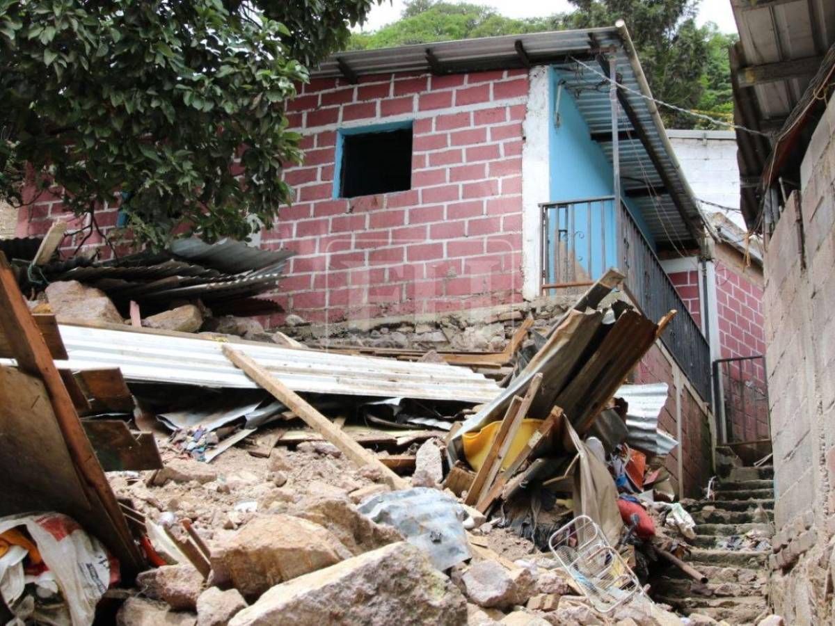 A una semana del desastre, damnificados de Villa Unión siguen sin regresar a sus hogares