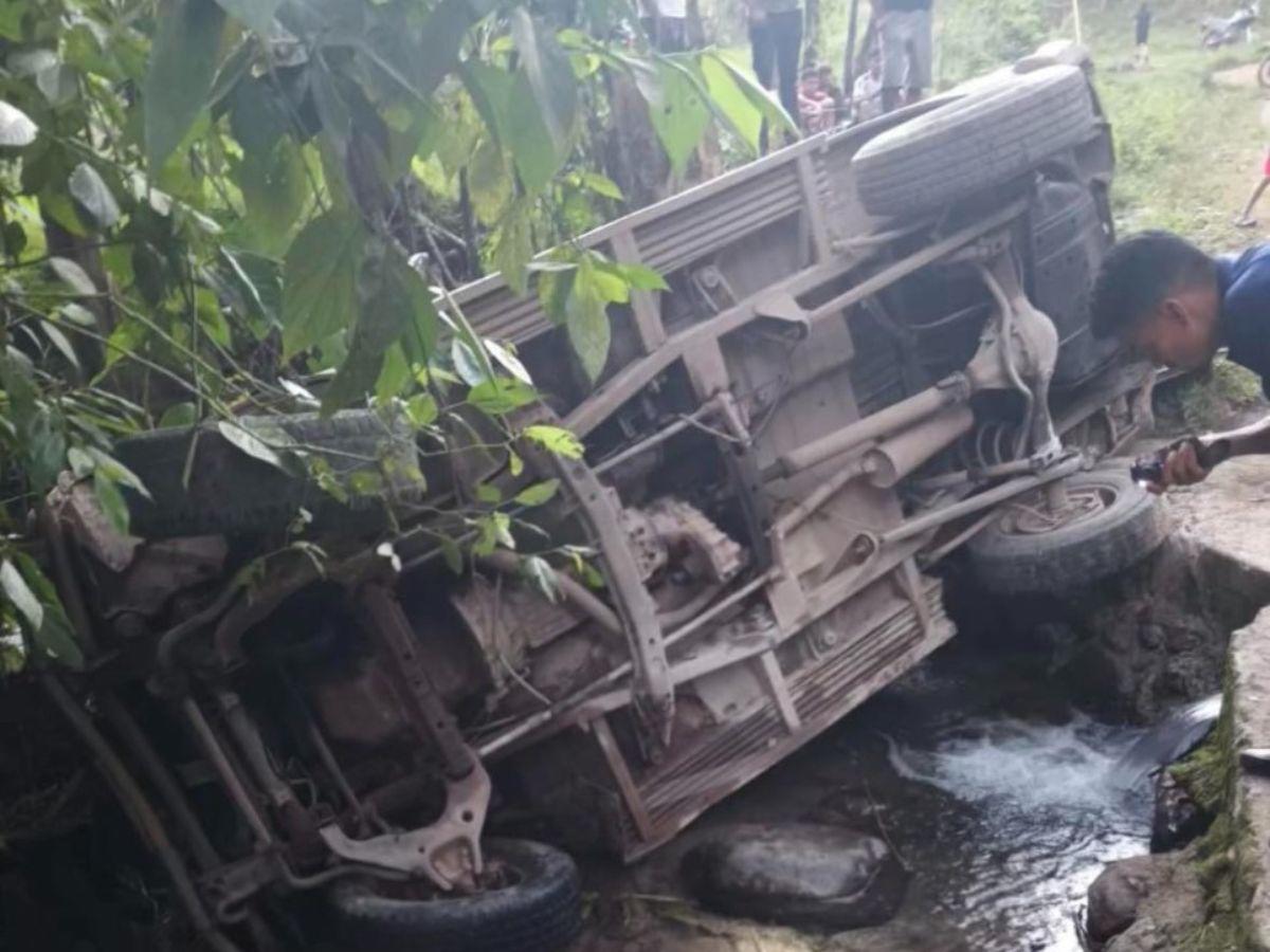 Iba con su familia y el carro volcó: Eliana, de 4 años, murió tras un accidente en Atlántida