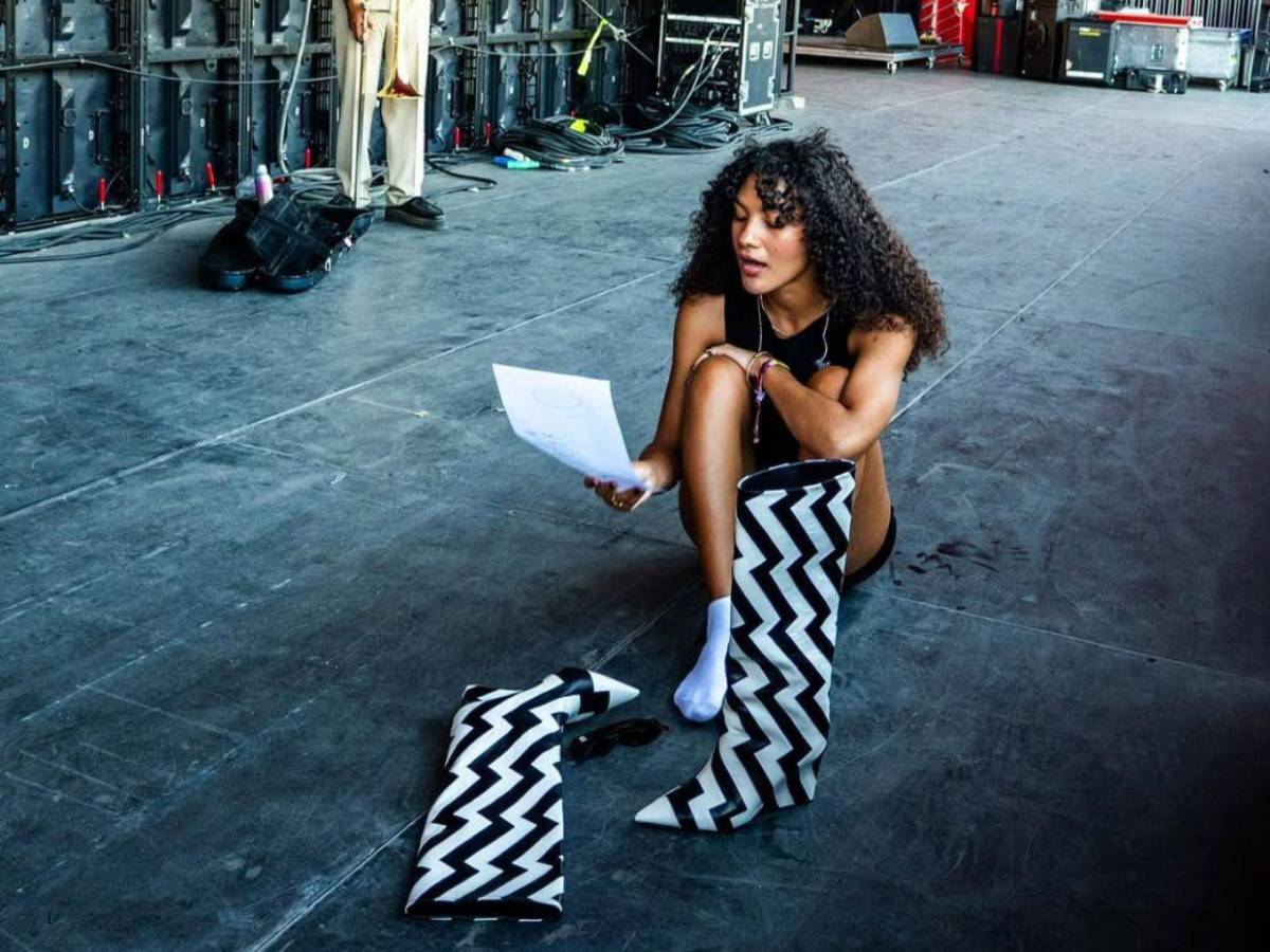 Quién es Olivia Dean, la artista que igualó a Adele con solo 26 años