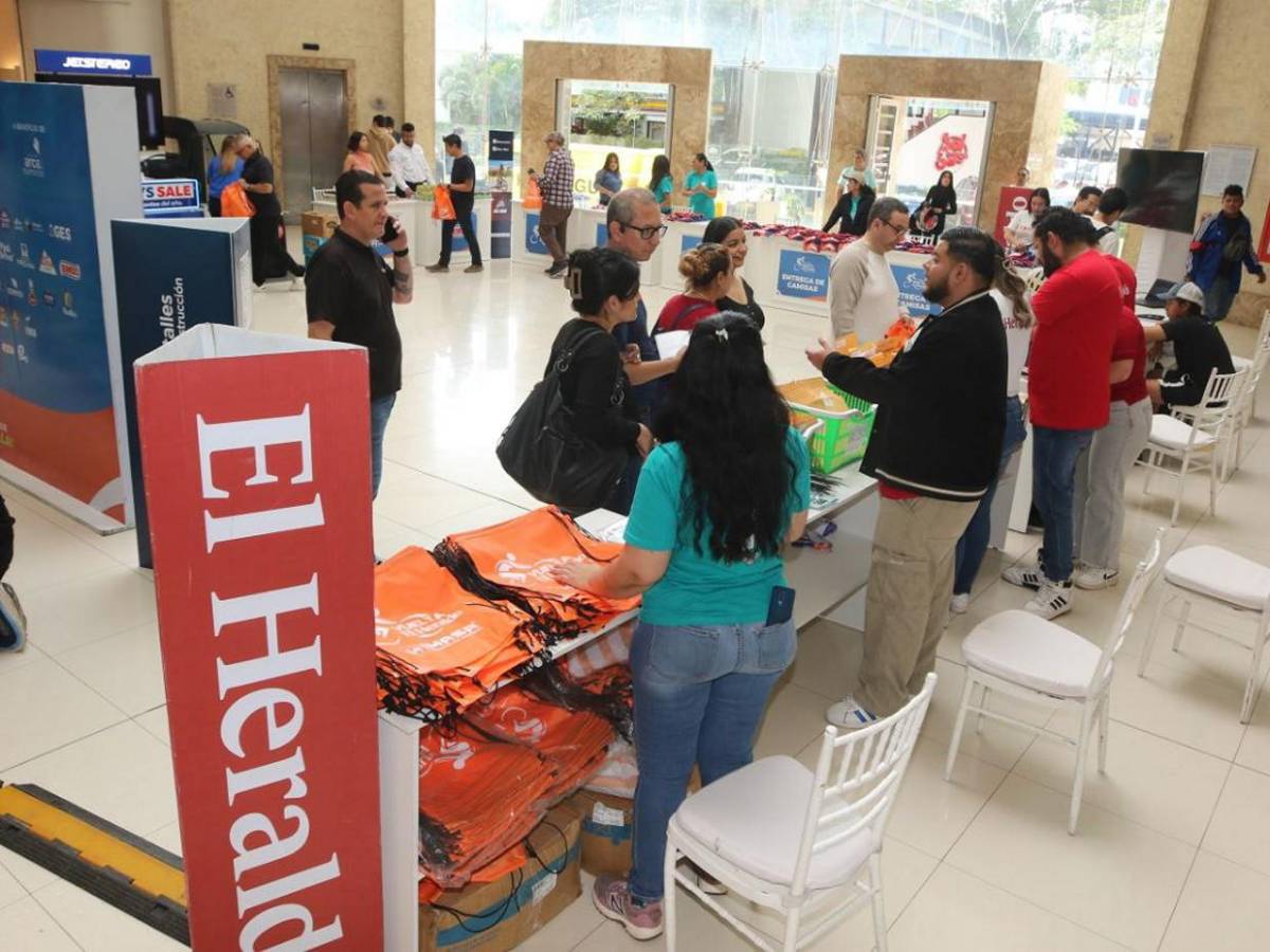 Entrega de kits en el arranque de la Vuelta EL HERALDO 2025, que reúne a mil ciclistas en Honduras