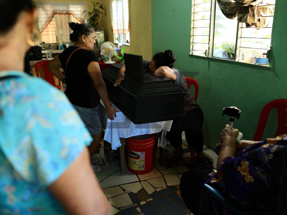 ¡Desgarrador! Velan restos del menor muerto en accidente de Omoa