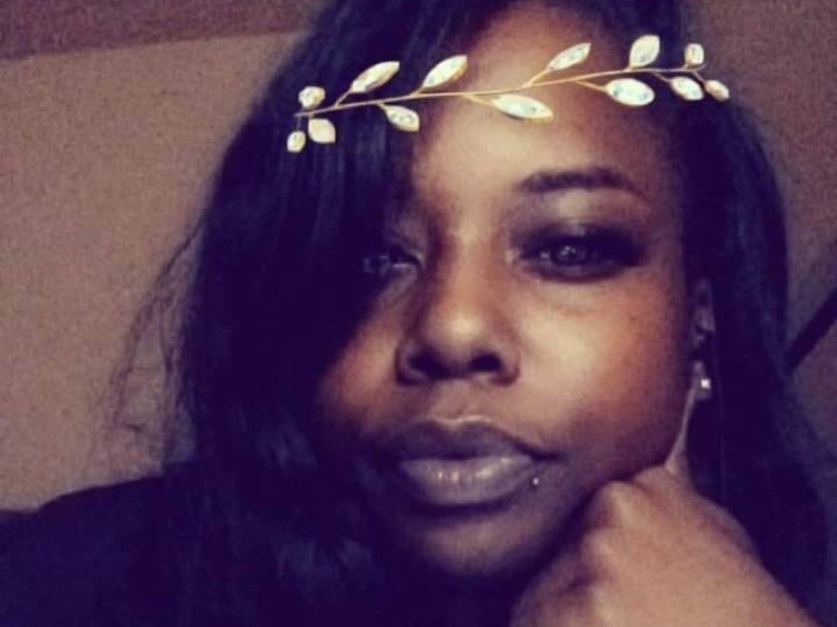 Mujer mató a sus sobrinos y condujo con sus cuerpos en su carro durante un año