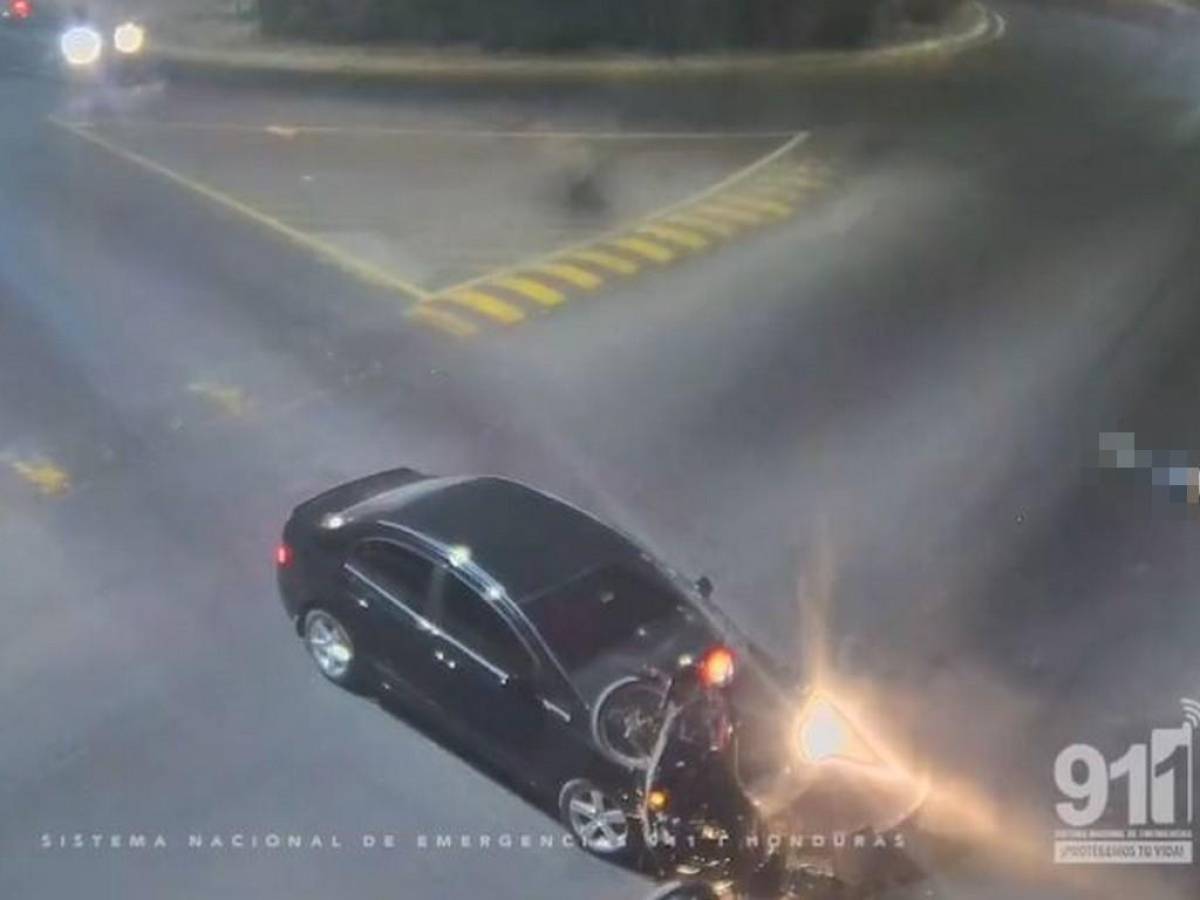 Video: Captan choque entre vehículo y motociclista en desvío a Mateo