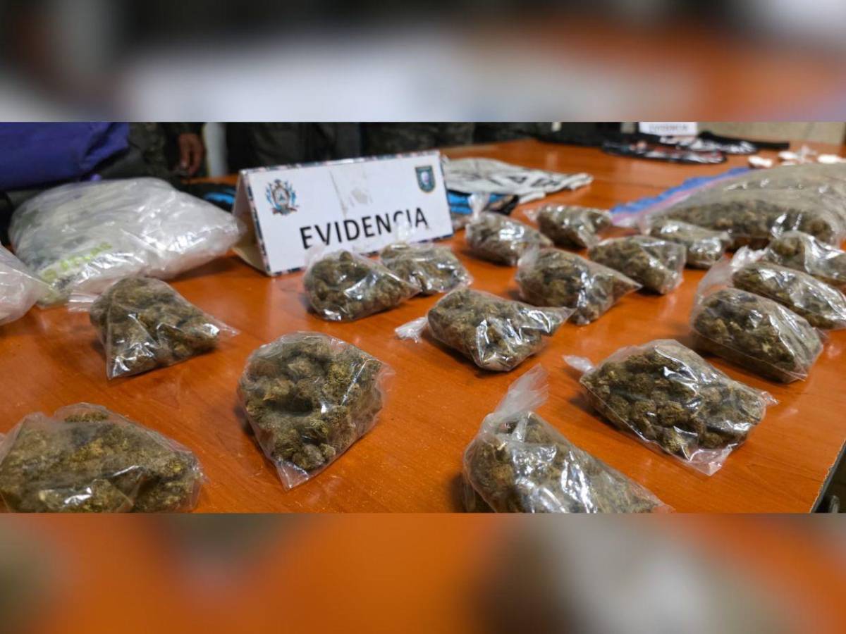Fusiles AR-15, droga y equipo tecnológico: así fue el fuerte decomiso en residencial de San Pedro Sula