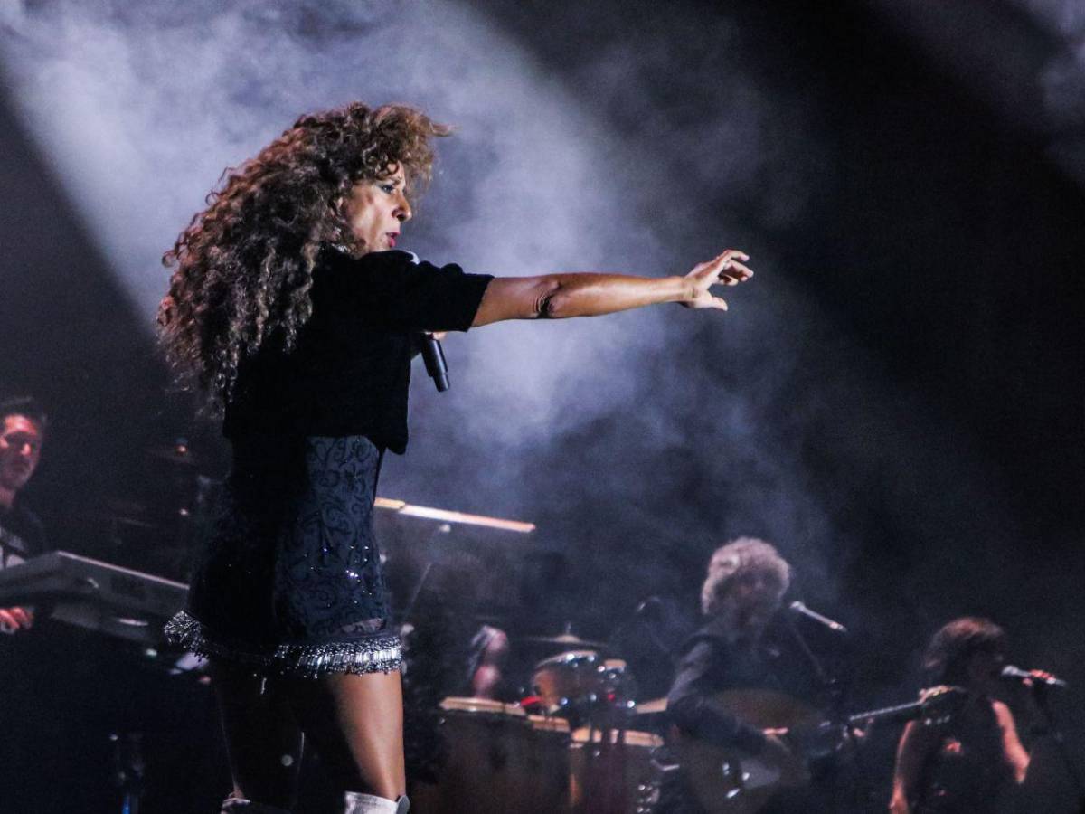 Rosario celebra 30 años de carrera con su álbum “Universo de ley” junto a otros artistas