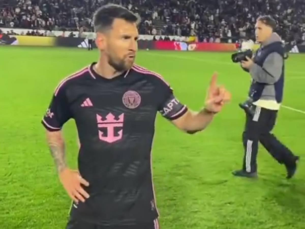 Messi le niega camisa a jugador salvadoreño: “No, no te la doy”.