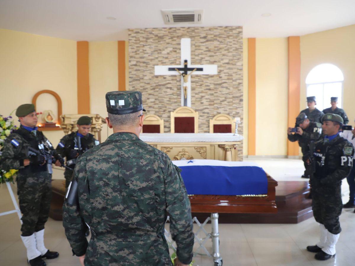 Con honores despiden al militar Álvaro Colindres, acribillado en la Villa Unión