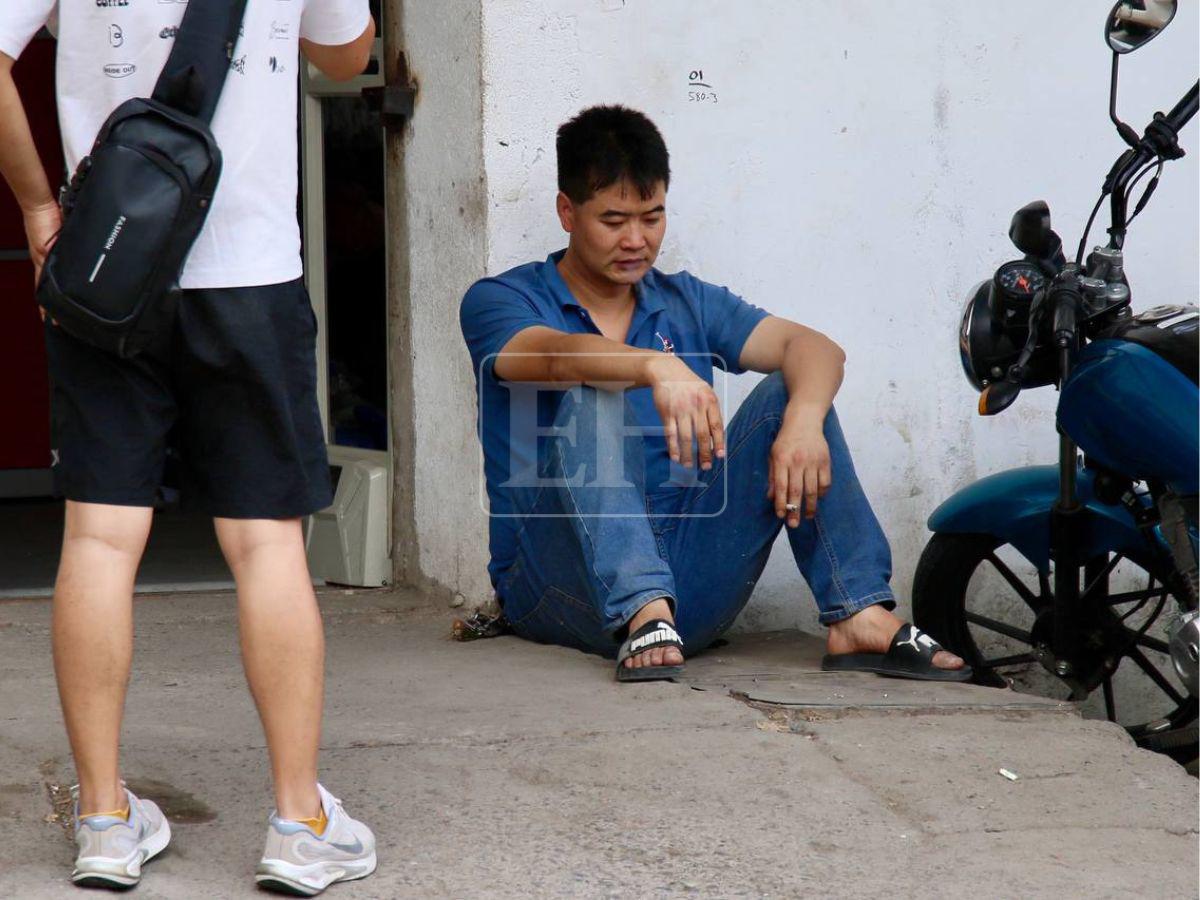 Le disparó en la cabeza: guardia mató a adolescente chino dentro de su negocio en la 21 de Febrero