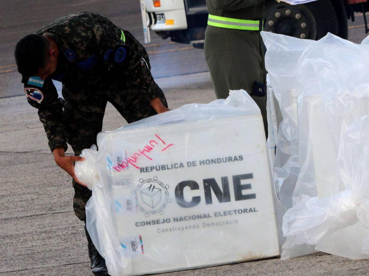 Llegan a Tegucigalpa maletas electorales desde Gracias a Dios