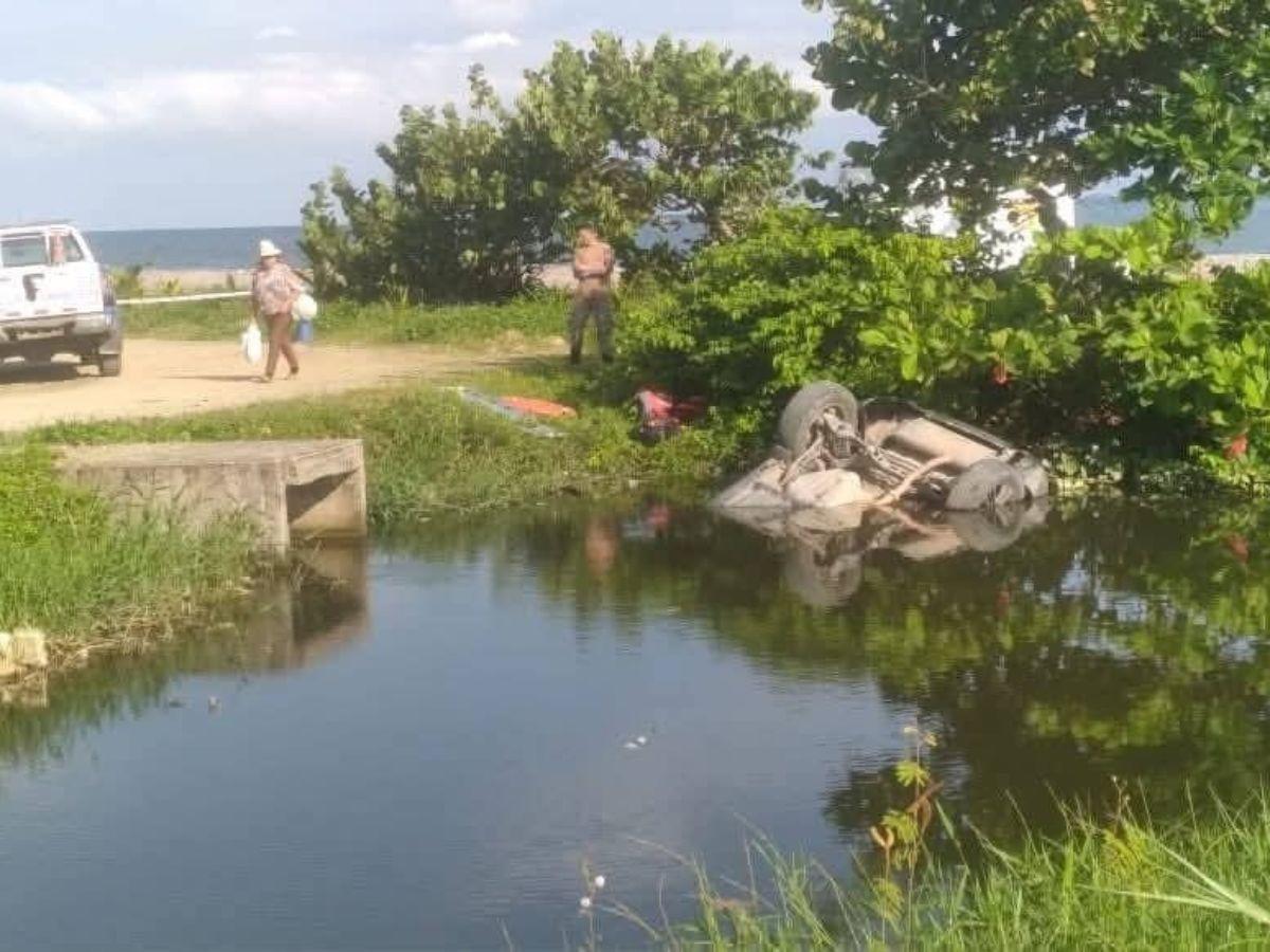 José Torres murió atrapado en su carro que cayó a un crique: momento en que sacan su cuerpo