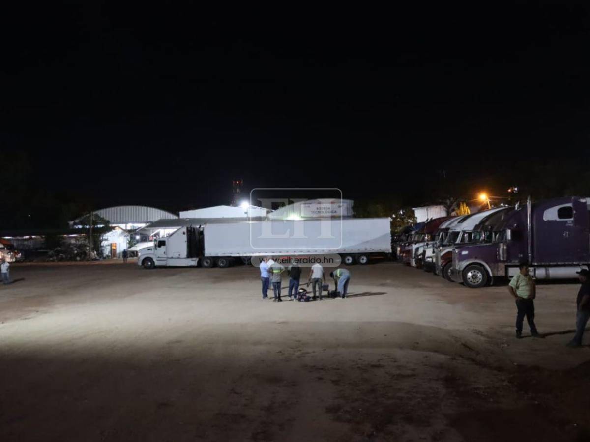 Camiones y logística lista para el inicio del despacho de material electoral