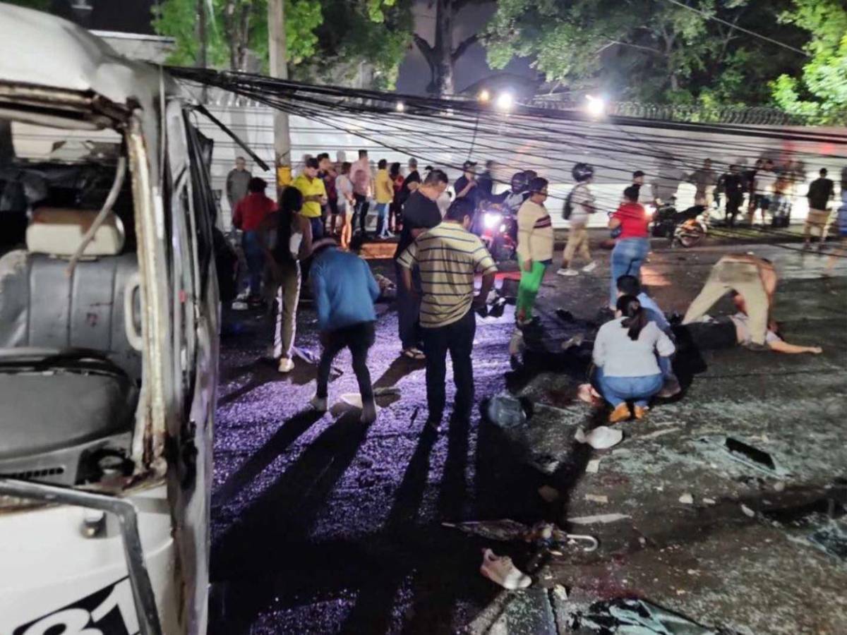 Mujer perdió la vida tras choque entre rapidito y camión en SPS; hay al menos 15 heridos