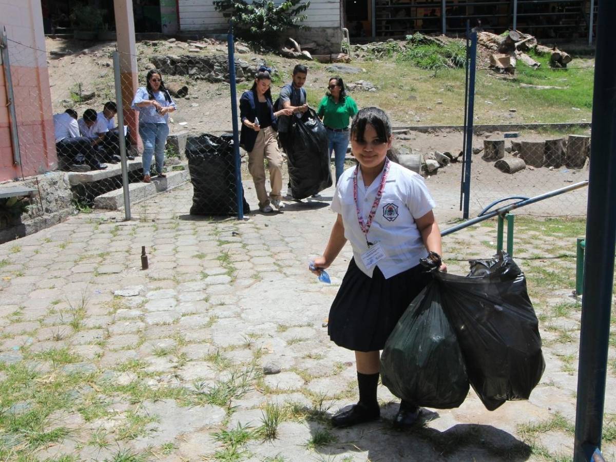 Guardianes del planeta promueven el reciclaje en  escuelas de la capital