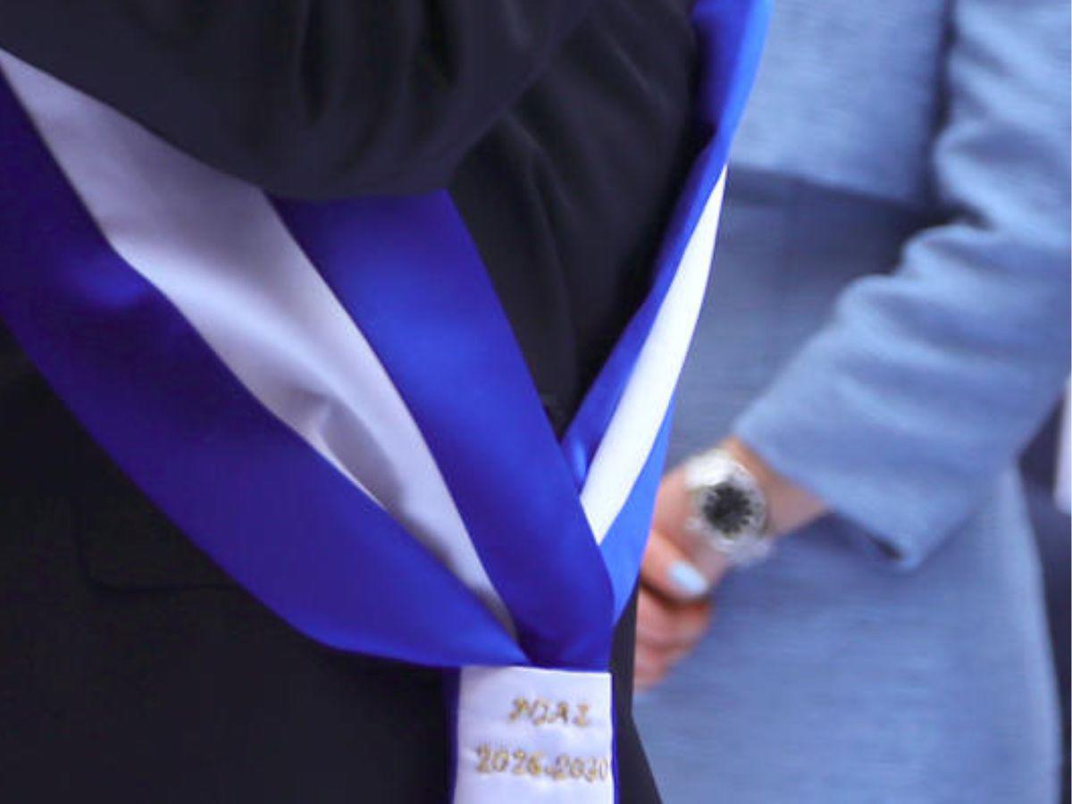 ¿Cuál es el detalle especial que lleva la banda presidencial de Nasry Asfura?