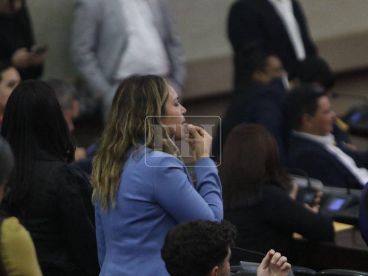 Diputados de Libre sacan silbatos en medio de lectura de denuncias de juicio político