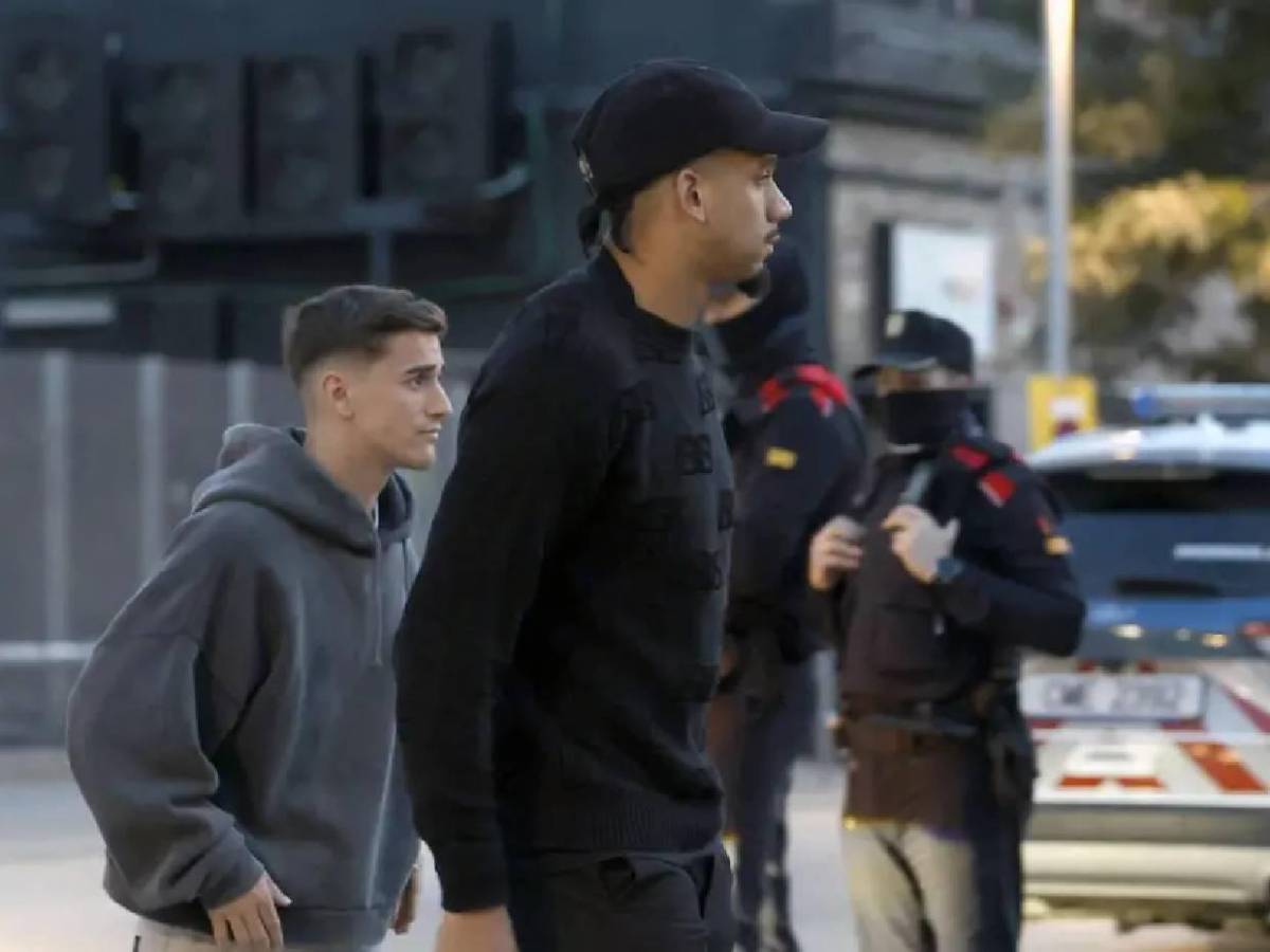 Llenos de dolor: Así fue la llegada de los jugadores del Barcelona al velorio de Carles Miñarro