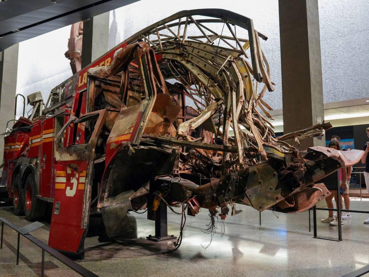 El 11S persigue, entre enfermedades y recuerdos, a bomberos y rescatistas 25 años después