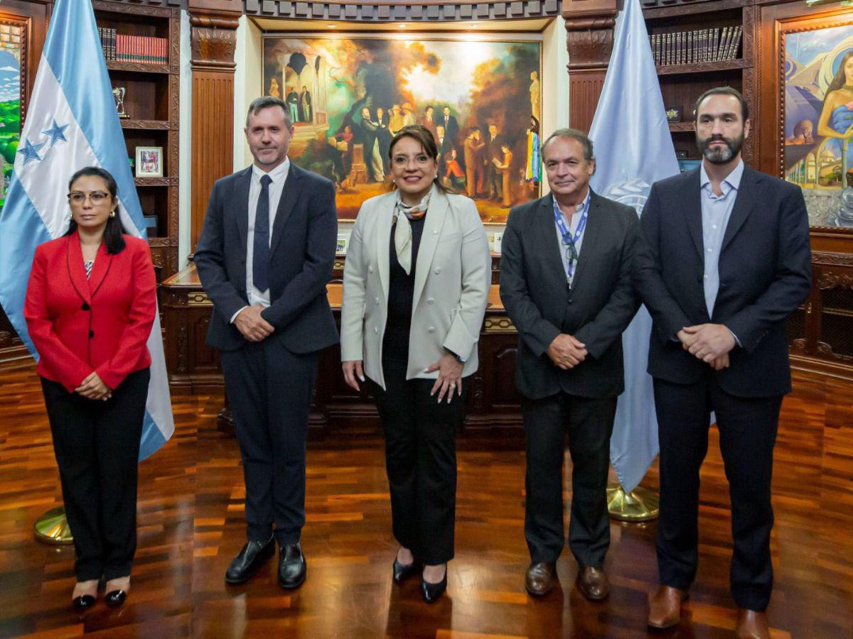 En completo silencio, grupo de expertos de la ONU que analiza la instalación de la CICIH, sale de Honduras