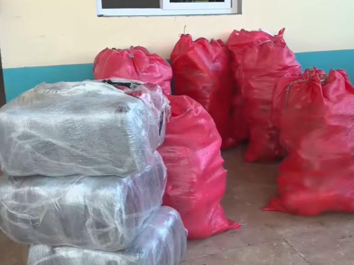 Llevaban droga en sacos: decomisan supuesta cocaína y marihuana en Pimienta, Cortés