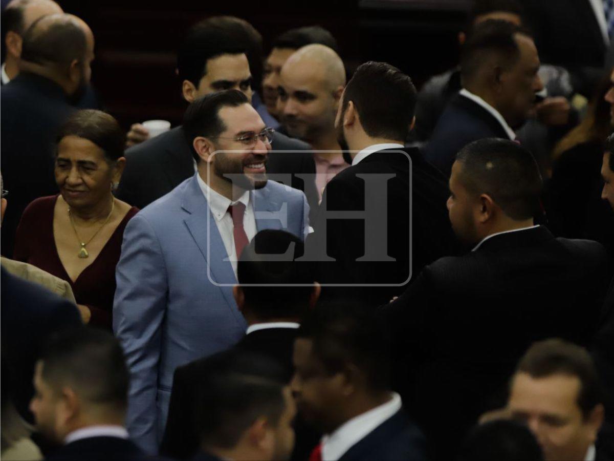 Fotos, saludos y rostros nuevos: ambiente previo a la elección de la Junta Directiva provisional