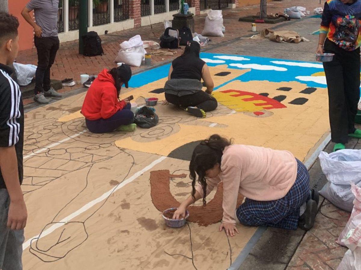 A contrarreloj, Comayagua reconstruye sus alfombras luego de las intensas lluvias