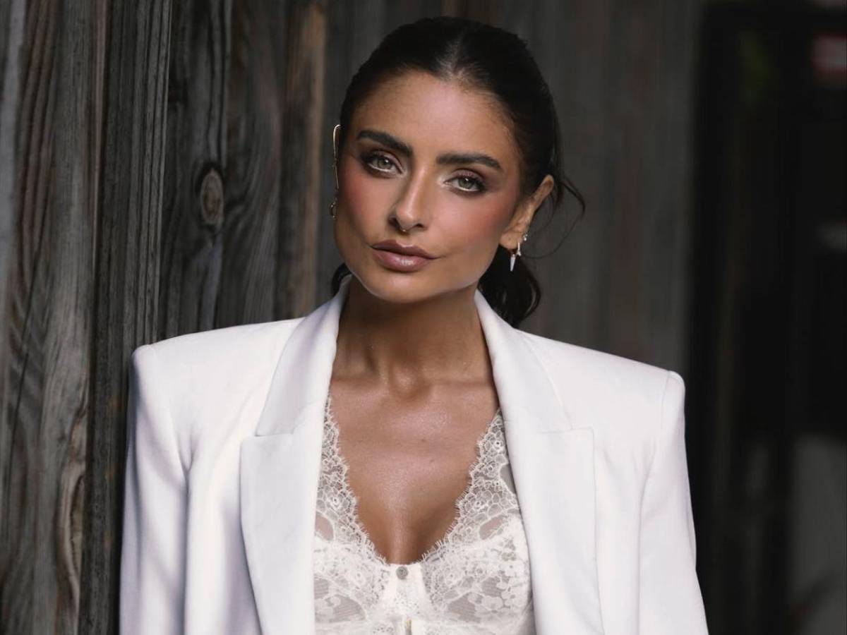 ¿Aislinn Derbez hospitalizada tras la muerte de su mamá? La foto que inquieta a sus fans