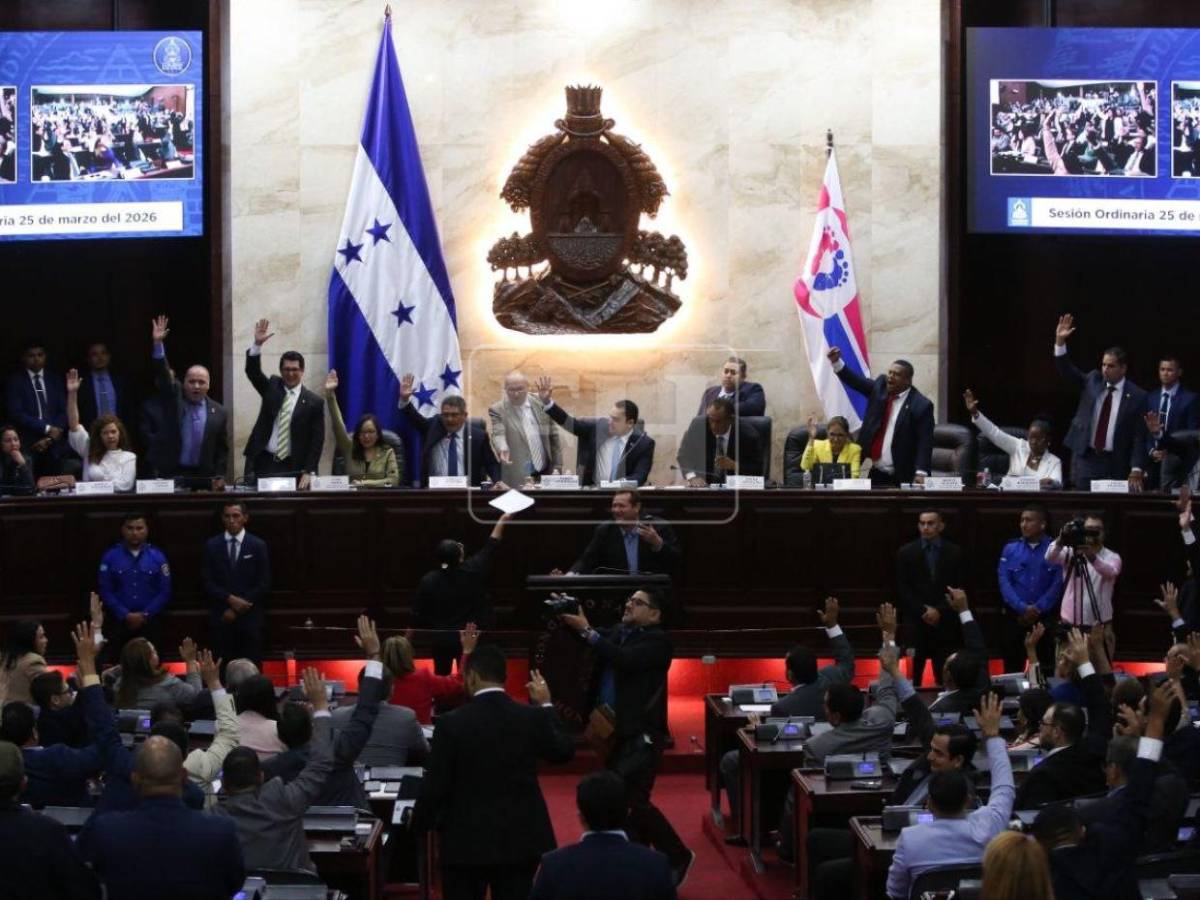 Congreso presidido por Zambrano: más sesiones en dos meses que en la era Redondo