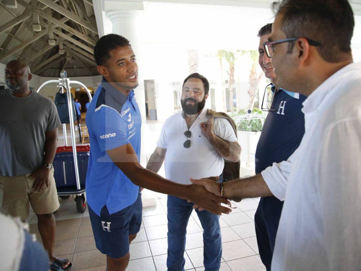 Luis Redondo lleva a su pareja y a diputado suplente a Curazao para el Haití vs Honduras