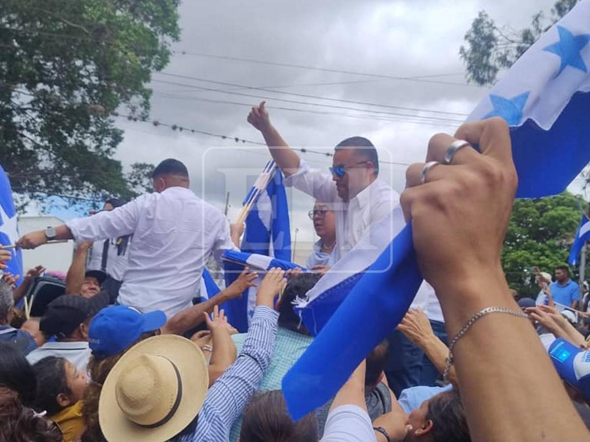 Abarrotado Toncontín por simpatizantes en recibimiento a Juan Orlando Hernández
