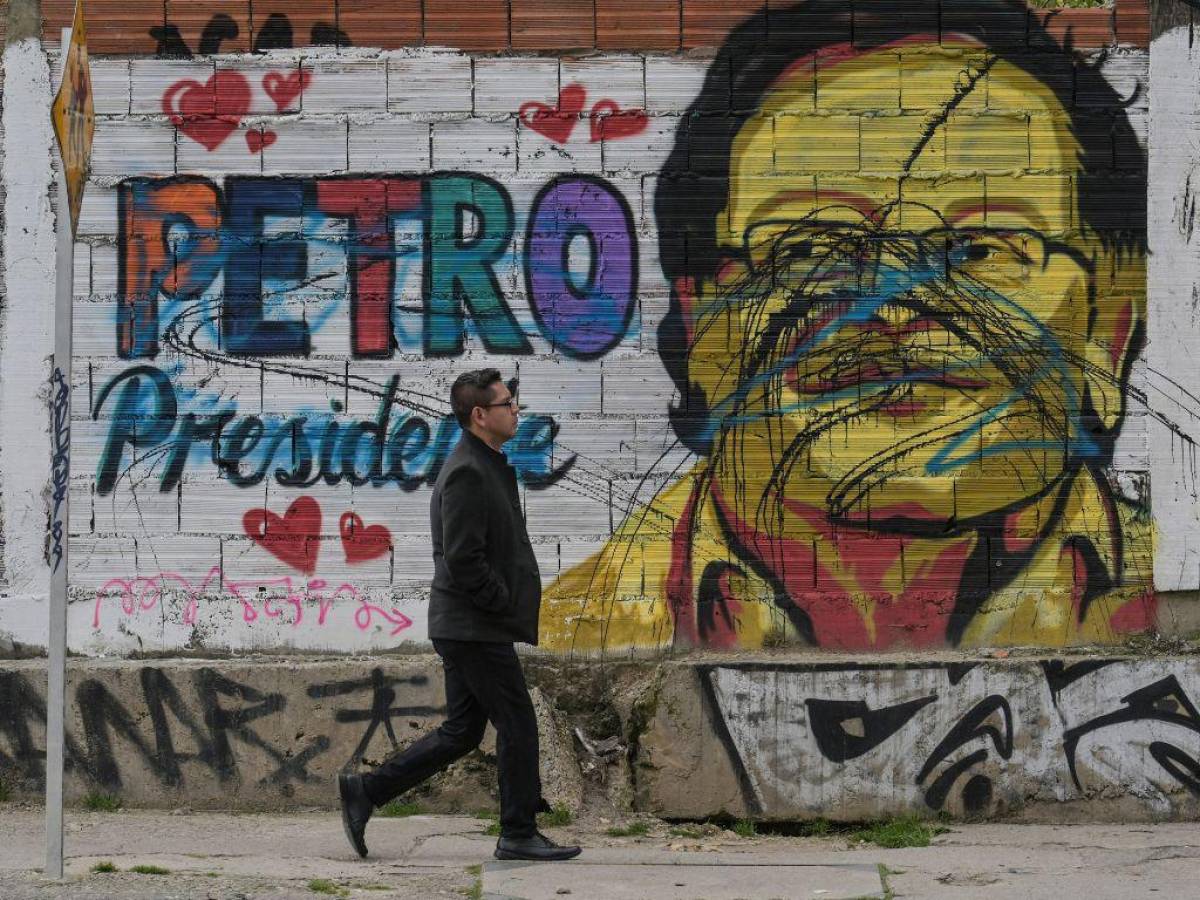 Una Colombia dividida empieza la transición a su primer gobierno de izquierda